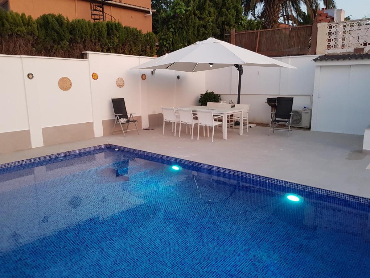 Lovely Bungalow For Four Close To Beach And City In Torrevieja Exteriér fotografie