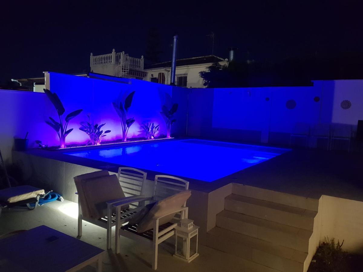 Lovely Bungalow For Four Close To Beach And City In Torrevieja Exteriér fotografie